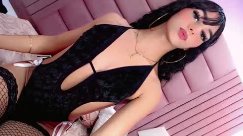 Snapshot of angeles_bust chatting on February 9, 12:19 pm angeles_bust online show from February 9, 12:19 pm