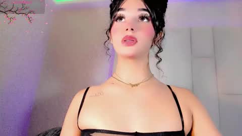 Snapshot of angeles_bust chatting on October 4, 9:15 pm angeles_bust online show from October 4, 9:15 pm