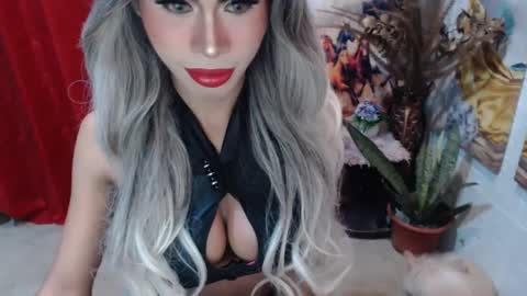 Snapshot of angelic_face_808 chatting on February 15, 12:16 am DIVINE ANGEL online show from February 15, 12:16 am