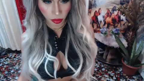 Snapshot of angelic_face_808 chatting on February 22, 1:11 am DIVINE ANGEL online show from February 22, 1:11 am