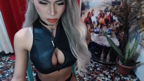 Snapshot of angelic_face_808 chatting on March 11, 3:05 am DIVINE ANGEL online show from March 11, 3:05 am