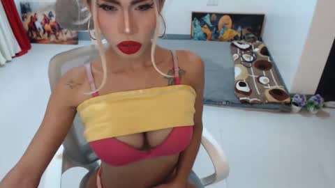 Snapshot of angelic_face_808 chatting on October 8, 9:00 am DIVINE ANGEL online show from October 8, 9:00 am