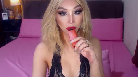 MS. AMALIA online show from October 17, 11:03 am