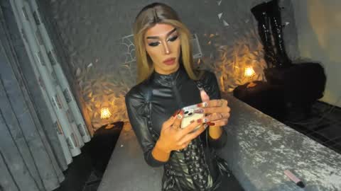 Snapshot of anitacruisze chatting on January 7, 10:38 am Miss Ann online show from January 7, 10:38 am