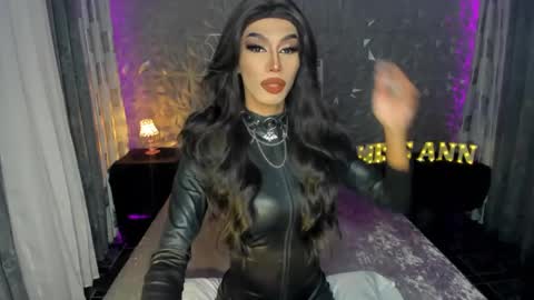 Snapshot of anitacruisze chatting on January 18, 7:10 pm Miss Ann online show from January 18, 7:10 pm