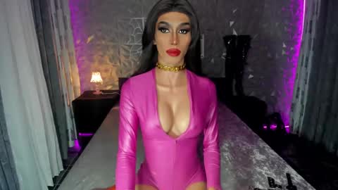 Snapshot of anitacruisze chatting on January 25, 8:21 am Miss Ann online show from January 25, 8:21 am