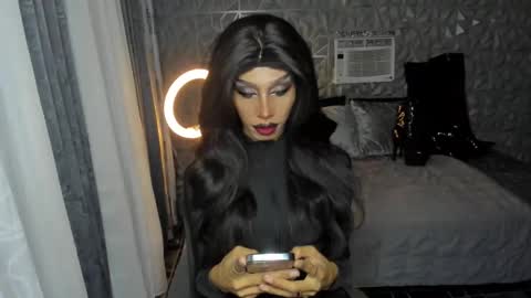 Snapshot of anitacruisze chatting on February 19, 8:10 pm Miss Ann online show from February 19, 8:10 pm