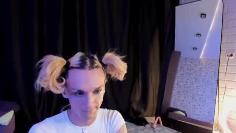 Snapshot of anjella_botton chatting on October 9, 7:04 pm Angel online show from October 9, 7:04 pm
