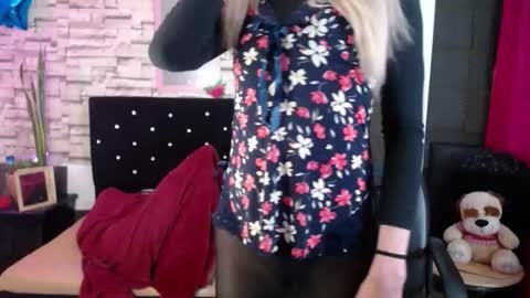 Snapshot of anne_castle86 chatting on October 2, 5:19 am Anne online show from October 2, 5:19 am