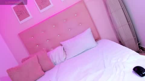 Snapshot of annie_dolce_ chatting on October 2, 9:47 pm annie_dolce_ online show from October 2, 9:47 pm