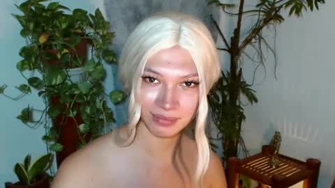 Snapshot of aphr0dite_x chatting on December 9, 9:16 pm Roman Goddess online show from December 9, 9:16 pm
