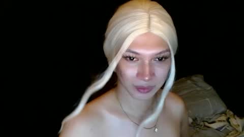Snapshot of aphr0dite_x chatting on December 24, 8:11 am Roman Goddess online show from December 24, 8:11 am