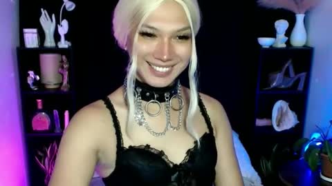 Snapshot of aphr0dite_x chatting on February 24, 11:32 am Roman Goddess online show from February 24, 11:32 am