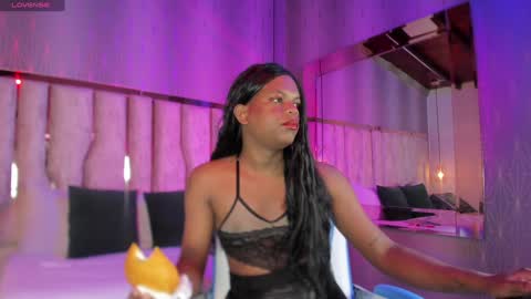 Snapshot of ari_monet chatting on December 26, 11:43 am ARI online show from December 26, 11:43 am