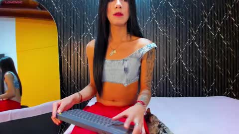 Snapshot of aria_millers_ chatting on October 1, 11:44 am Aria Millers online show from October 1, 11:44 am