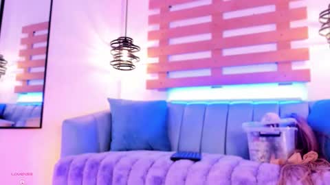 Ari  online show from October 18, 1:04 pm