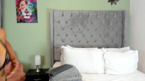 Arianna Thompson online show from September 16, 11:42 pm