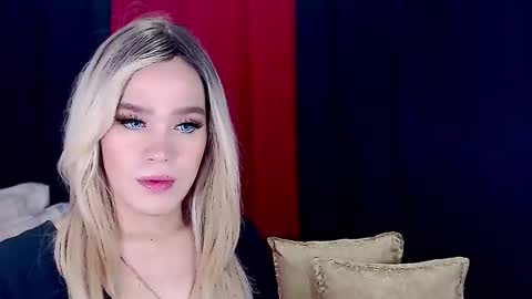 Snapshot of arianne_xoxo777 chatting on December 3, 8:22 am ARIANNE CUMS online show from December 3, 8:22 am