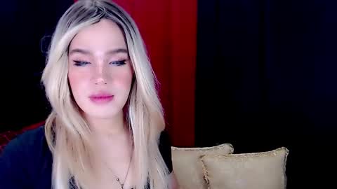 Snapshot of arianne_xoxo777 chatting on December 10, 8:15 am ARIANNE CUMS online show from December 10, 8:15 am