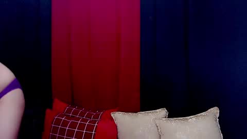 Snapshot of arianne_xoxo777 chatting on December 16, 10:18 am ARIANNE CUMS online show from December 16, 10:18 am