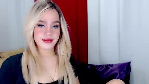 Snapshot of arianne_xoxo777 chatting on January 18, 12:50 am ARIANNE CUMS online show from January 18, 12:50 am