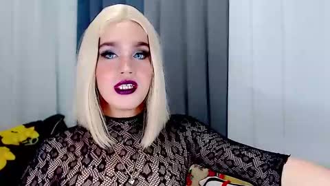 Snapshot of arianne_xoxo777 chatting on February 25, 5:30 am ARIANNE CUMS online show from February 25, 5:30 am