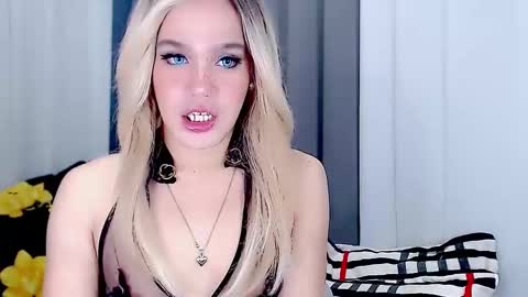 Snapshot of arianne_xoxo777 chatting on February 26, 6:15 am ARIANNE CUMS online show from February 26, 6:15 am
