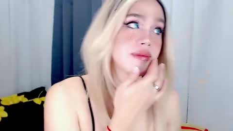 Snapshot of arianne_xoxo777 chatting on March 7, 8:16 am ARIANNE CUMS online show from March 7, 8:16 am