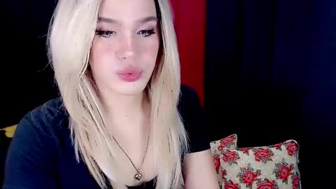 Snapshot of arianne_xoxo777 chatting on March 8, 8:44 am ARIANNE CUMS online show from March 8, 8:44 am