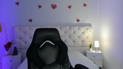 Snapshot of aron_cruz12 chatting on February 24, 1:53 pm Aron cruz online show from February 24, 1:53 pm