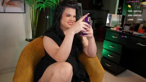 Snapshot of artechloe chatting on December 11, 11:00 pm Chloe online show from December 11, 11:00 pm
