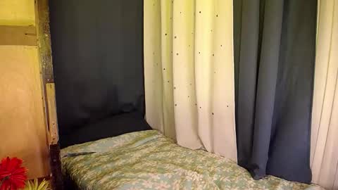 Snapshot of asian_cougar69 chatting on October 2, 6:07 pm Elaine Navales online show from October 2, 6:07 pm