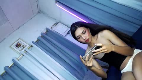 Snapshot of asian_luci chatting on January 4, 8:05 pm LUCI BABE online show from January 4, 8:05 pm