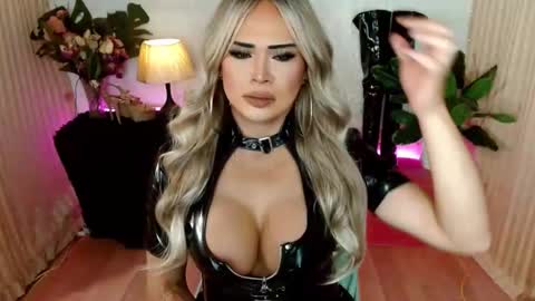 nicole online show from December 21, 7:30 pm