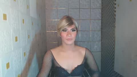 Snapshot of asianhugecock_kelly chatting on February 7, 9:15 pm Shine online show from February 7, 9:15 pm