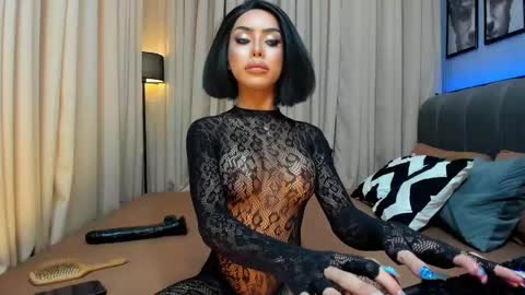 Snapshot of asianhugecockcindy chatting on December 22, 12:49 pm asianhugecockcindy online show from December 22, 12:49 pm