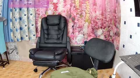 Snapshot of asiantsugar4u chatting on December 19, 11:18 am Trish online show from December 19, 11:18 am