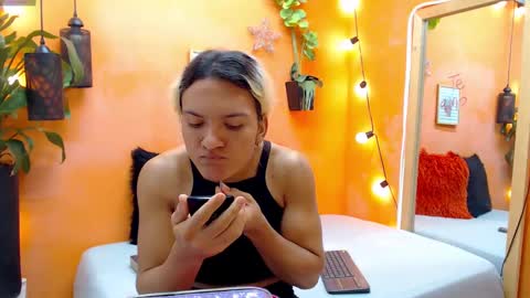 Snapshot of aslyhernandez chatting on December 4, 11:24 am ASLY online show from December 4, 11:24 am
