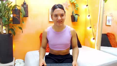 Snapshot of aslyhernandez chatting on December 9, 11:15 am ASLY online show from December 9, 11:15 am