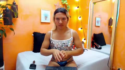 Snapshot of aslyhernandez chatting on December 14, 11:29 am ASLY online show from December 14, 11:29 am