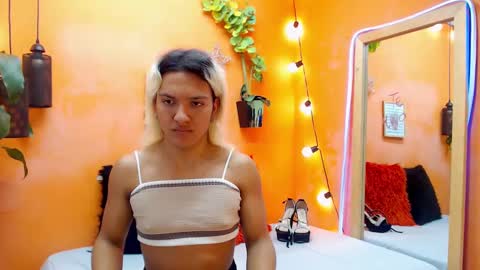 Snapshot of aslyhernandez chatting on December 16, 11:22 am ASLY online show from December 16, 11:22 am