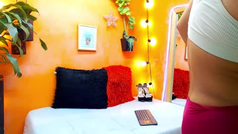 Snapshot of aslyhernandez chatting on December 28, 11:19 am ASLY online show from December 28, 11:19 am