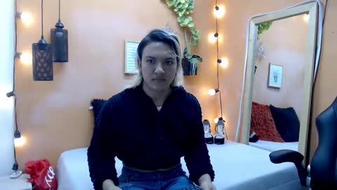 Snapshot of aslyhernandez chatting on January 2, 11:31 am ASLY online show from January 2, 11:31 am