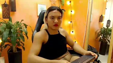 Snapshot of aslyhernandez chatting on January 24, 9:05 pm ASLY online show from January 24, 9:05 pm
