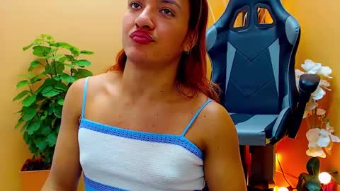 Snapshot of aslyhernandez chatting on February 26, 10:09 pm ASLY online show from February 26, 10:09 pm
