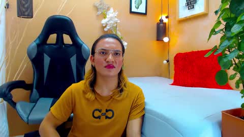 Snapshot of aslyhernandez chatting on September 19, 5:41 pm ASLY online show from September 19, 5:41 pm