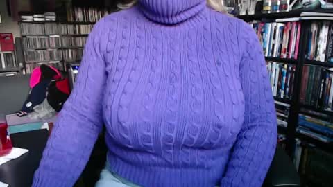 Snapshot of aspen_vale chatting on September 17, 10:26 pm Aspen Vale online show from September 17, 10:26 pm