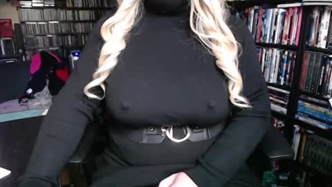 Snapshot of aspen_vale chatting on September 18, 10:37 pm Aspen Vale online show from September 18, 10:37 pm
