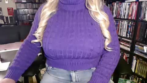 Snapshot of aspen_vale chatting on October 4, 2:23 am Aspen Vale online show from October 4, 2:23 am