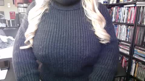 Snapshot of aspen_vale chatting on October 9, 8:32 pm Aspen Vale online show from October 9, 8:32 pm